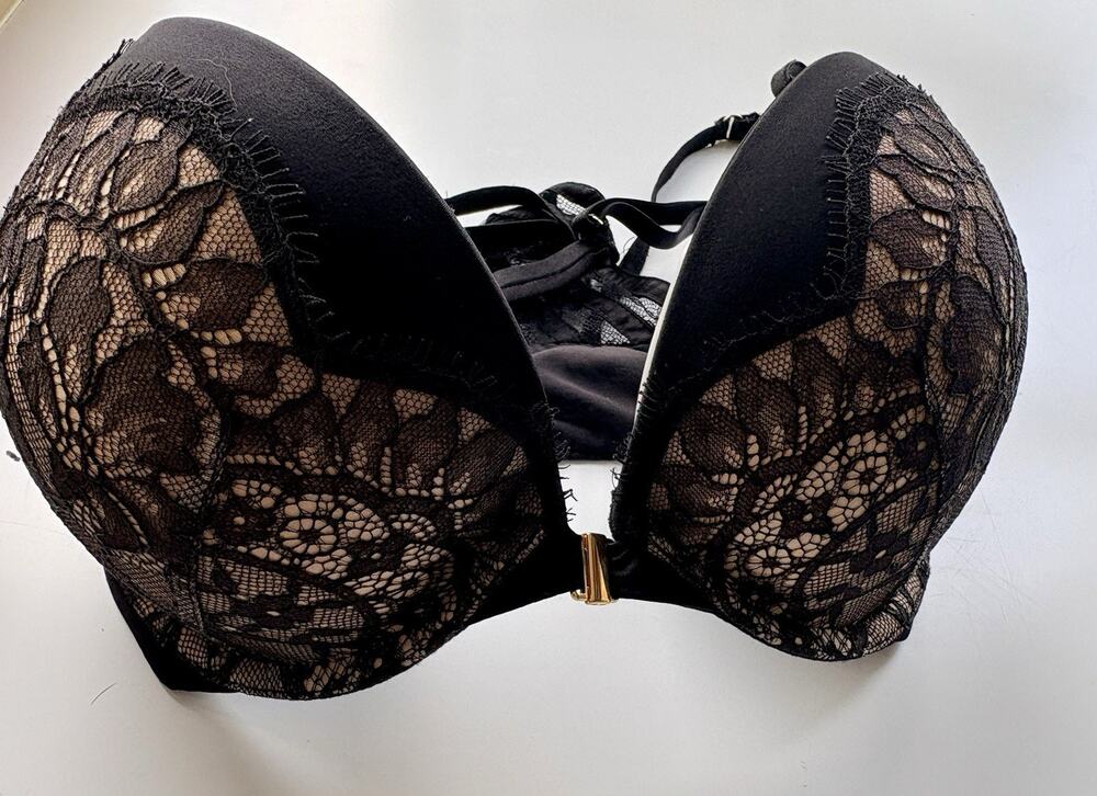 Victoria’s Secret Very Sexy Push-Up Bra 32DDD Front Clasp Black Lace Strappy